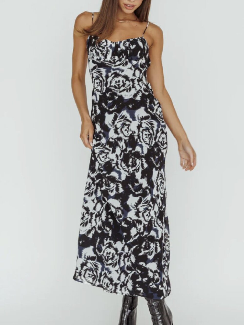 Selfie Leslie - Saints & Secrets - Nerida Twist Back Maxi Dress Swirl Black - M